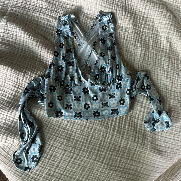 Urban Outfitters Tie Top - Picture 4 of 5